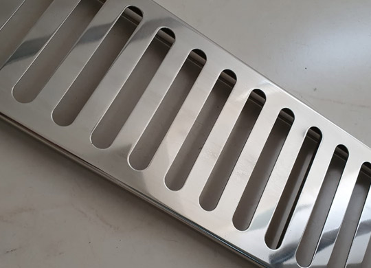 Grelhas lineares sob medida em aço inox