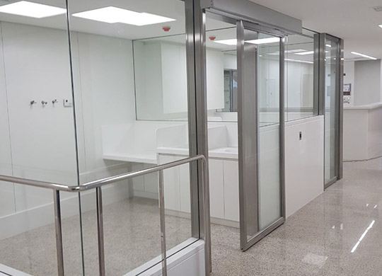 Portas de aço inox sob medida para centros cirúrgicos